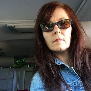 Meet your Posher, Michelle POSH AMBASSADOR 🇨🇦